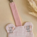 Chupetero con funda integrada · Colección Elefantes Rosa
